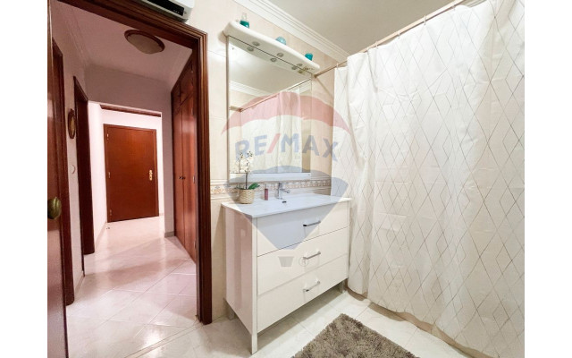 Apartamento T3 para Venda em Santa Maria e São Miguel, São Martinho, São Pedro Penaferrim