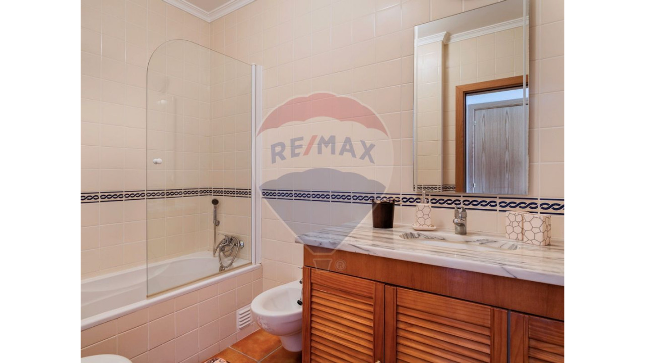 Apartamento T2 para Venda em Quarteira Foto 9