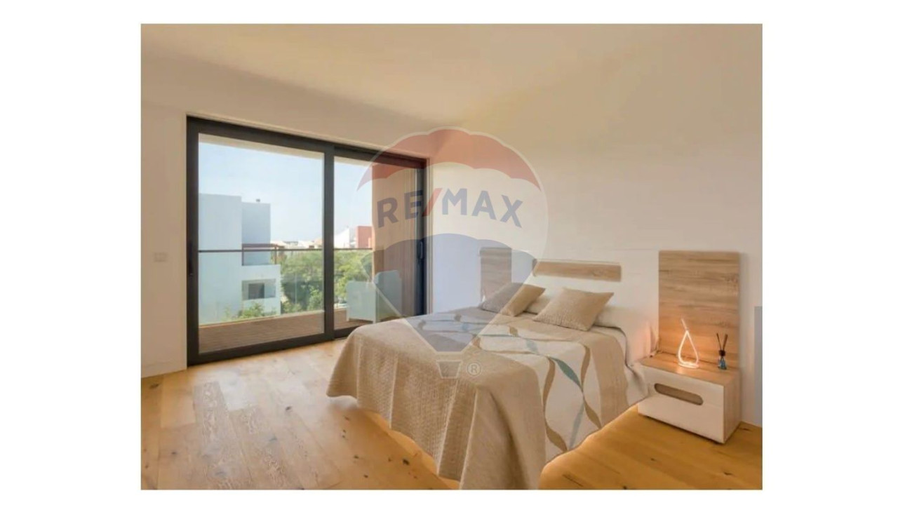 Apartamento T1 para Venda em Quarteira Foto 7