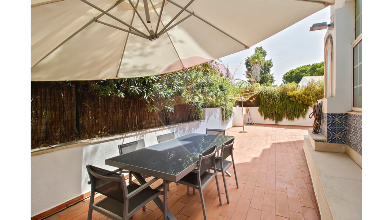 Moradia T3 para Venda em Quarteira Foto 1