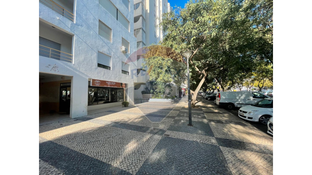 Loja para Venda em Quarteira Foto 1