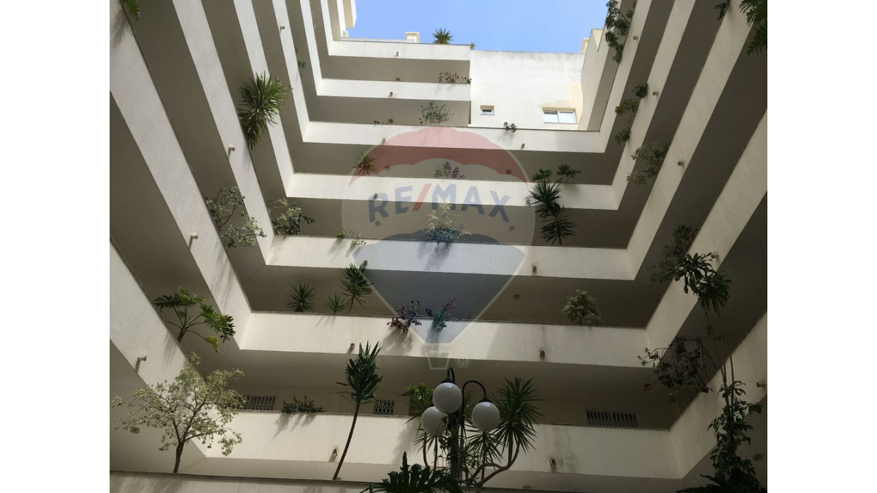 Apartamento T2 para Venda em Quarteira Foto 3
