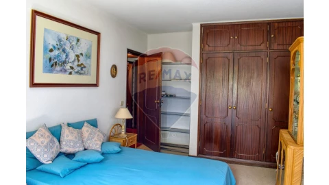 Moradia T4 para Venda em Quarteira