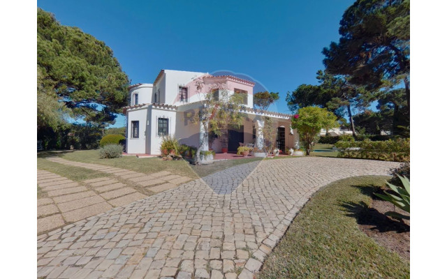 Moradia T4 para Venda em Quarteira