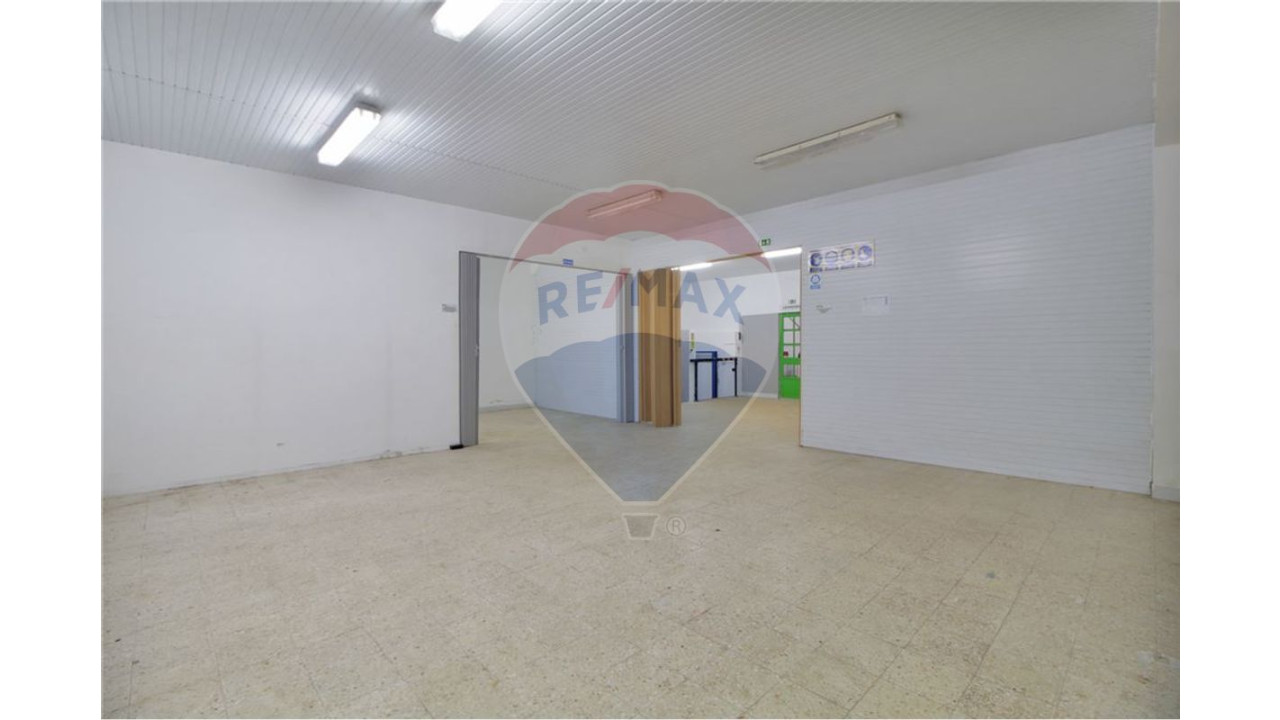 Armazém para Venda em Estômbar e Parchal Foto 13