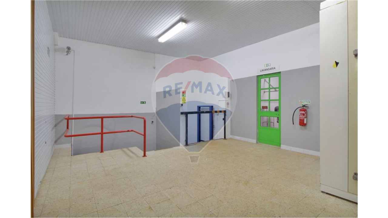 Armazém para Venda em Estômbar e Parchal Foto 10