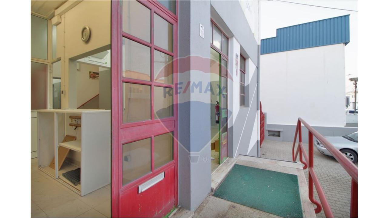 Armazém para Venda em Estômbar e Parchal Foto 3