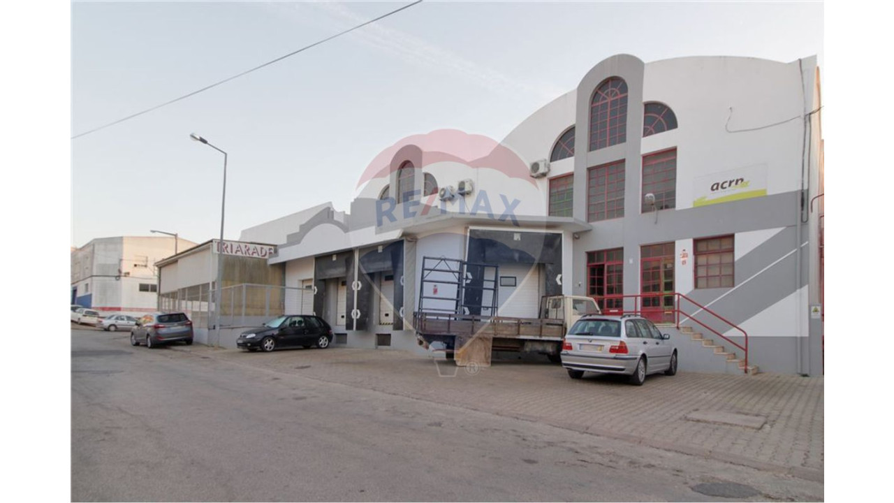Armazém para Venda em Estômbar e Parchal Foto 1