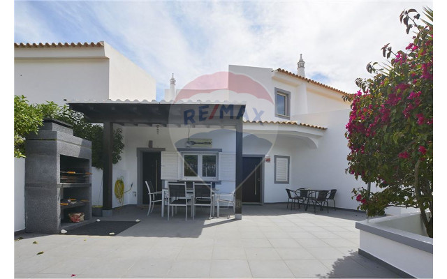 Moradia T5 para Venda em Albufeira e Olhos de Água
