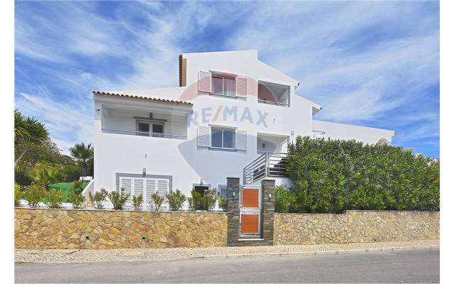 Moradia T5 para Venda em Albufeira e Olhos de Água