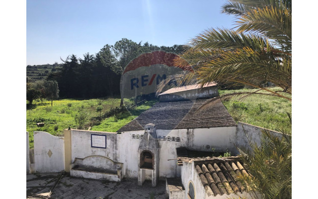 Moradia T4 para Venda em Alcantarilha e Pêra