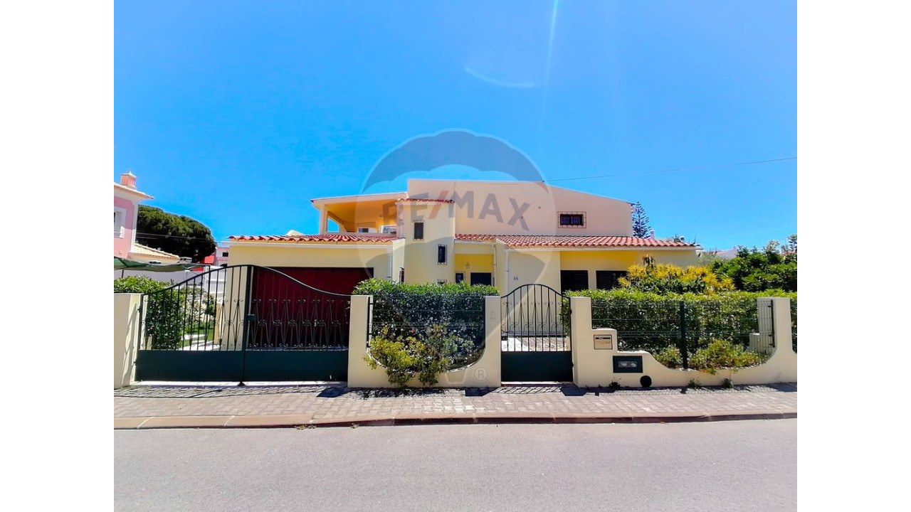 Moradia T5 para Venda em Albufeira e Olhos de Água