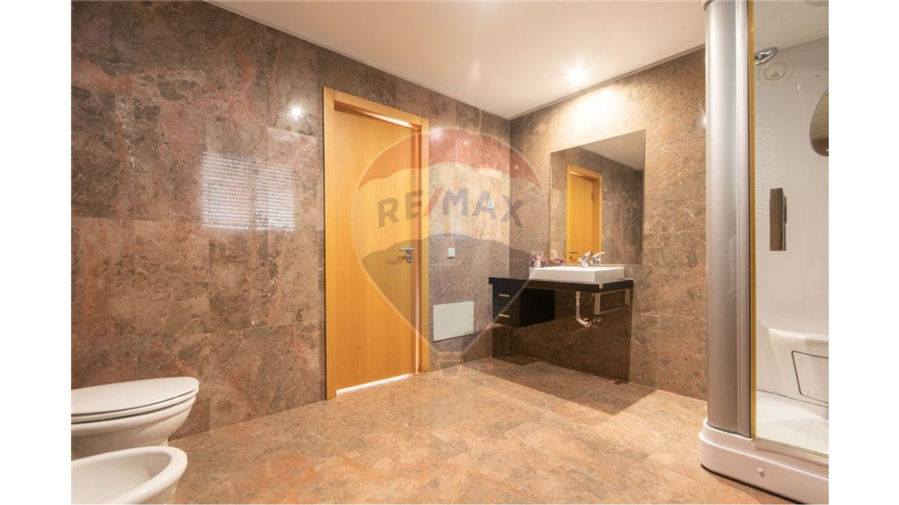 Apartamento T4 para Venda em Portimão Foto 11