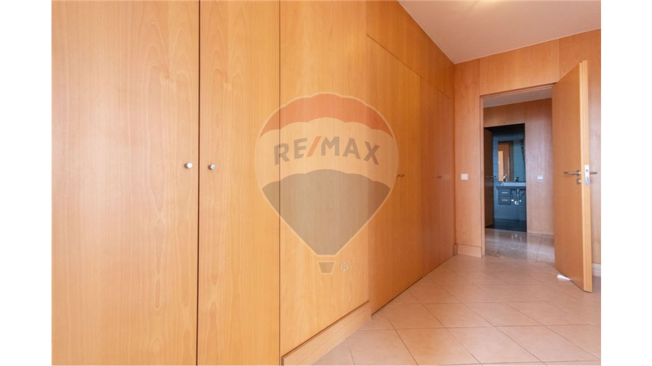 Apartamento T4 para Venda em Portimão Foto 9