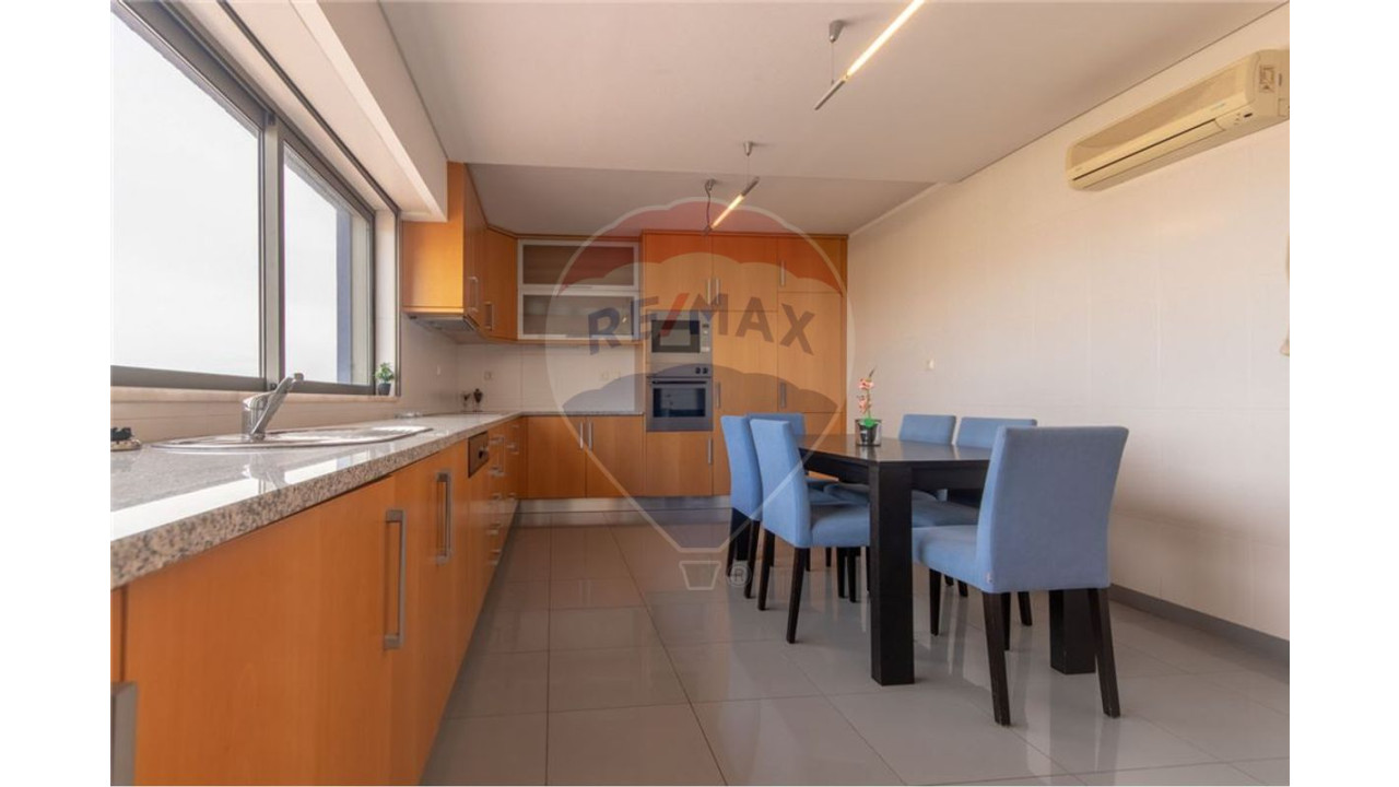 Apartamento T4 para Venda em Portimão Foto 4