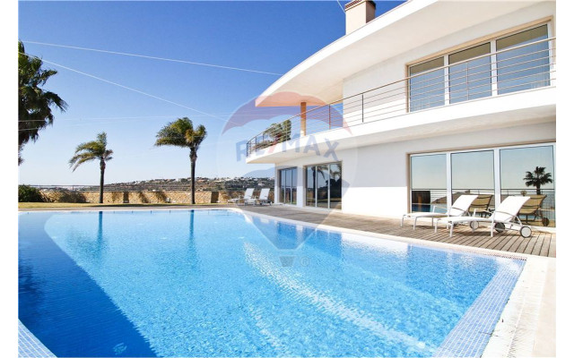 Moradia T5 para Venda em Albufeira e Olhos de Água