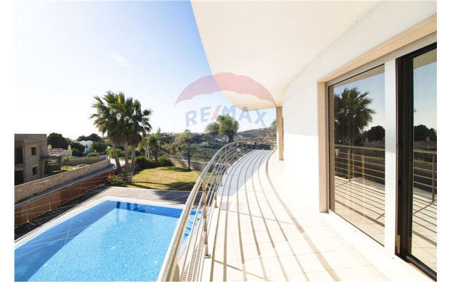 Moradia T5 para Venda em Albufeira e Olhos de Água