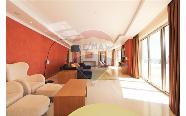 Moradia T5 para Venda em Albufeira e Olhos de Água