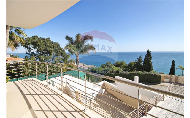 Moradia T5 para Venda em Albufeira e Olhos de Água