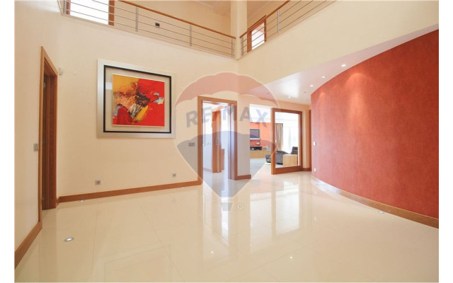 Moradia T5 para Venda em Albufeira e Olhos de Água