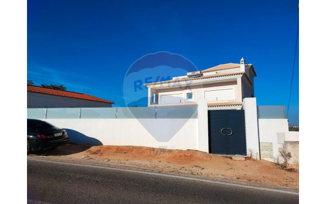 Moradia T4 para Venda em Ferreiras