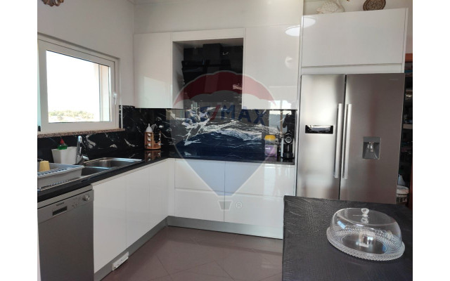 Moradia T4 para Venda em Ferreiras