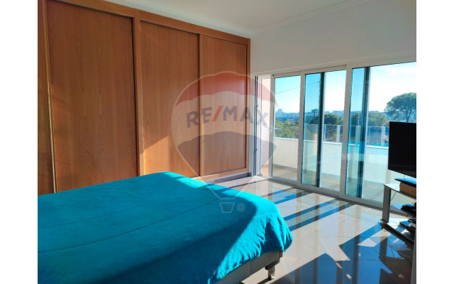 Moradia T4 para Venda em Ferreiras