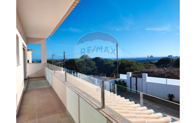 Moradia T4 para Venda em Ferreiras