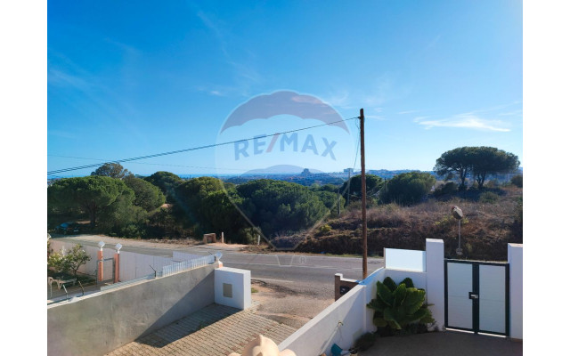 Moradia T4 para Venda em Ferreiras