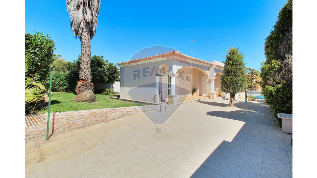 Moradia T4 para Venda em Albufeira e Olhos de Água Foto 2