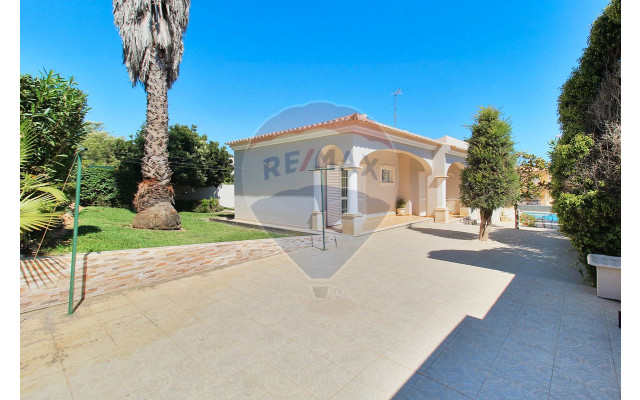 Moradia T4 para Venda em Albufeira e Olhos de Água
