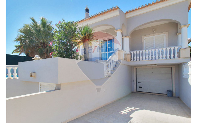 Moradia T4 para Venda em Albufeira e Olhos de Água