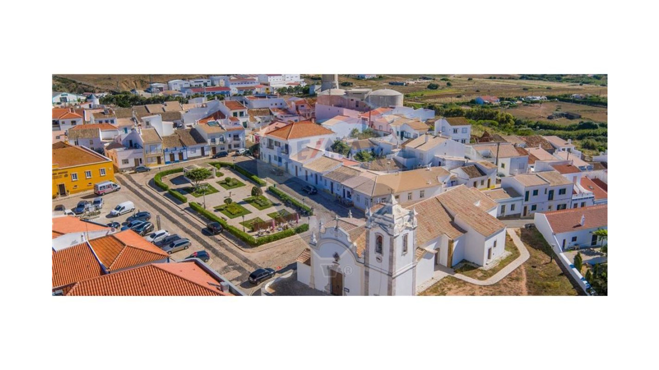 Terreno P/ Prédio para Venda em Budens Foto 1