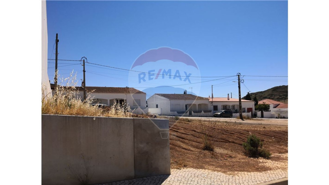 Terreno P/ Prédio para Venda em Budens Foto 2