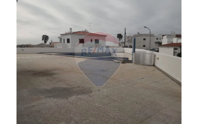 Loja para Venda em Albufeira e Olhos de Água