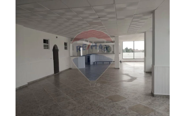 Loja para Venda em Albufeira e Olhos de Água