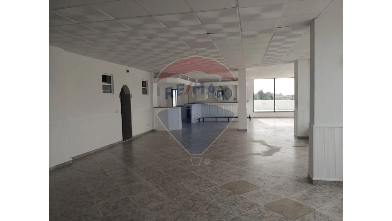 Loja para Venda em Albufeira e Olhos de Água Foto 1