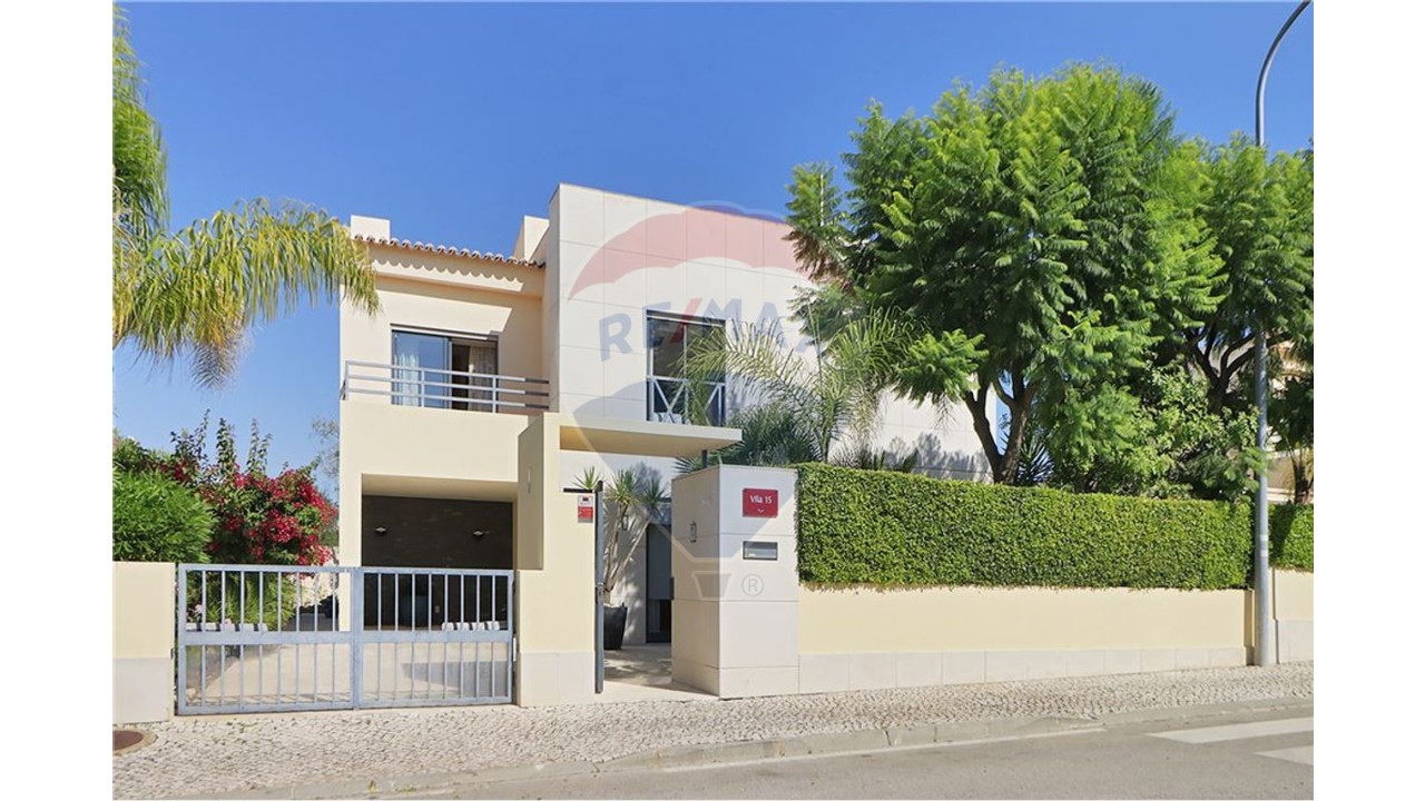 Moradia T4 para Venda em Albufeira e Olhos de Água