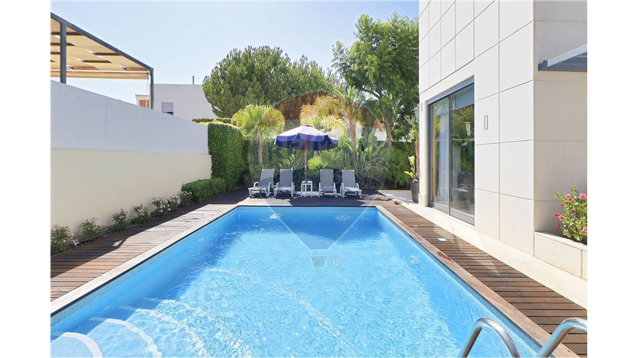Moradia T4 para Venda em Albufeira e Olhos de Água Foto 3