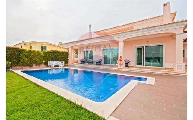 Moradia T7 para Arrendamento em Albufeira e Olhos de Água Foto 1