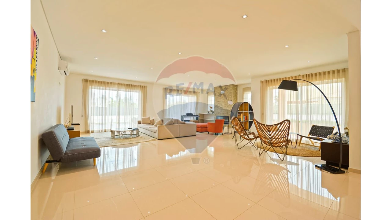 Moradia T7 para Arrendamento em Albufeira e Olhos de Água Foto 3