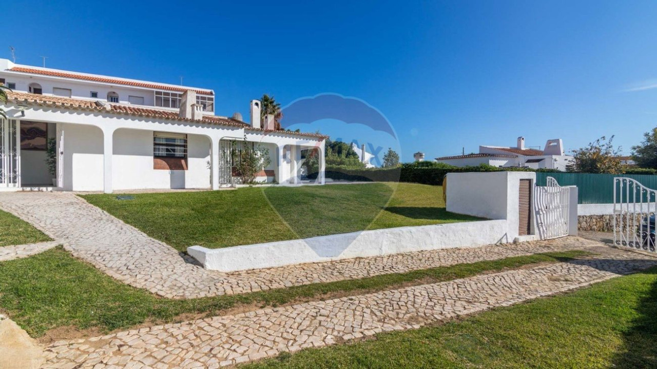 Moradia T4 para Venda em Albufeira e Olhos de Água