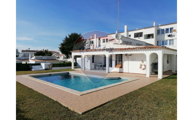 Moradia T4 para Venda em Albufeira e Olhos de Água
