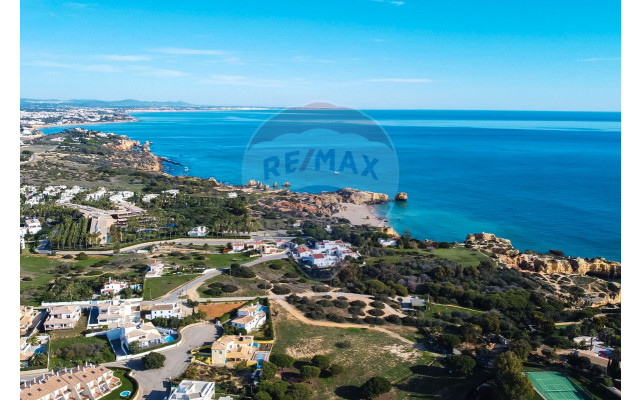 Moradia T5 para Venda em Albufeira e Olhos de Água