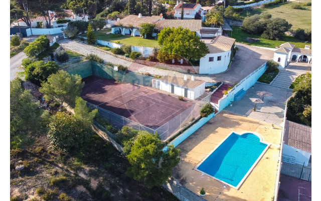 Moradia T5 para Venda em Albufeira e Olhos de Água