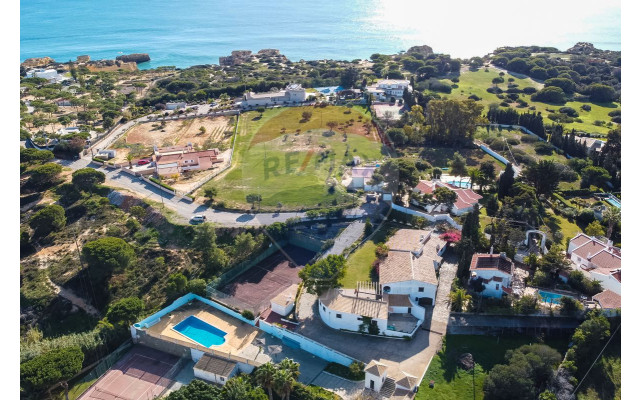 Moradia T5 para Venda em Albufeira e Olhos de Água