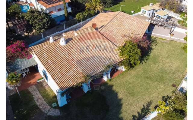Moradia T5 para Venda em Albufeira e Olhos de Água