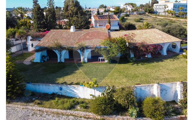 Moradia T5 para Venda em Albufeira e Olhos de Água