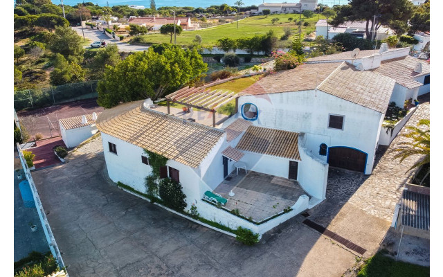 Moradia T5 para Venda em Albufeira e Olhos de Água