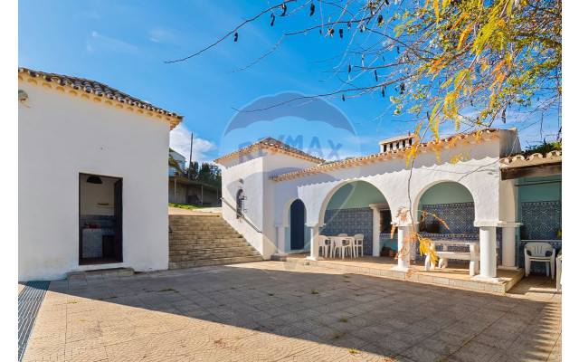 Moradia T5 para Venda em Albufeira e Olhos de Água